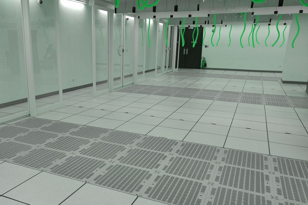 Data center com piso elevado